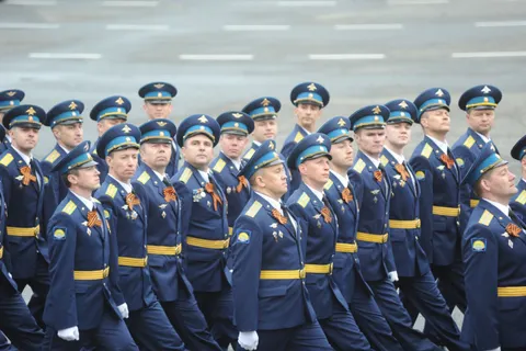 В Ярославле празднуют День Победы: фоторепортаж
