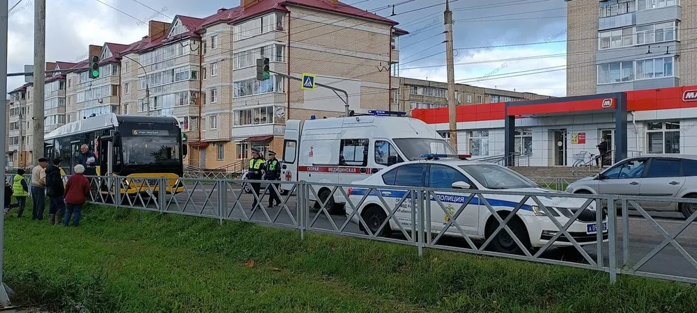 В Рыбинске пешеход попал под троллейбус