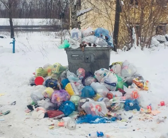 Ярославль завалило мусором из-за поломанной техники