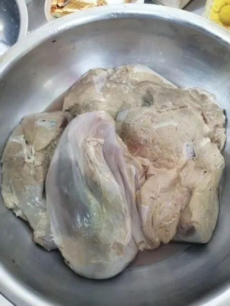 В Ярославской области студентки отравились тухлым мясом