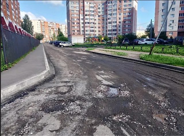 В мэрии Ярославля объяснили демонтаж нового асфальта в Брагино