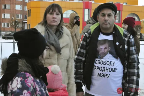 На митинг в поддержку мэра Ярославля собралось около двухсот человек. Фоторепортаж