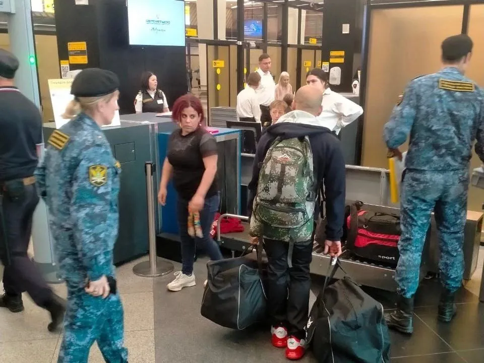 Застрявших под Ярославлем кубинцев депортировали домой