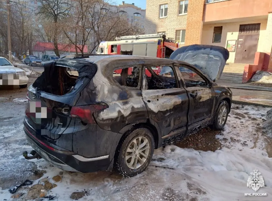 Названа предварительная причина автопожара в Ярославле