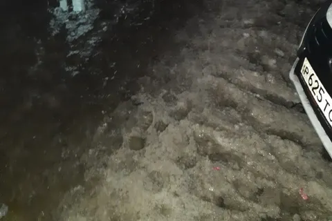 «Бабушки ползут на карачках»: ярославские улицы превратились в каток