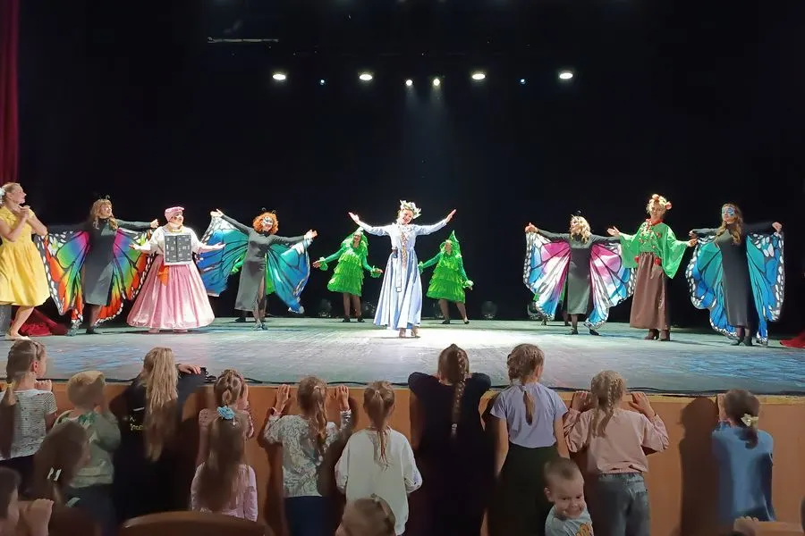 Сотрудники Сбера стали актерами в детском спектакле