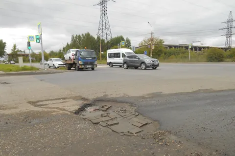 «Зачем голосовали?»: ярославцы не видят обещанного ремонта внутридворовых проездов