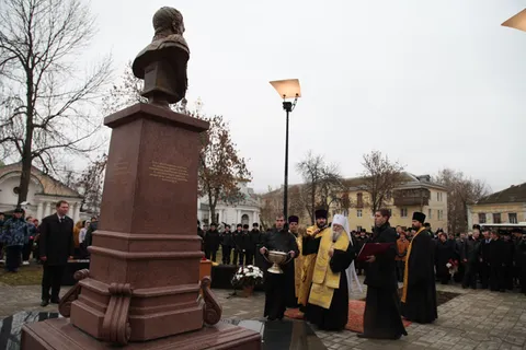 В Ярославле открыли памятник императору Александру II