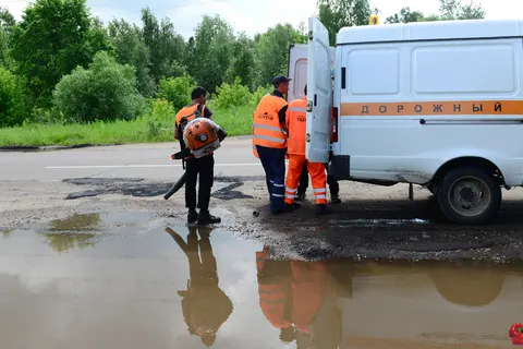 В Ярославле ямочный ремонт делается для галочки. Фоторепортаж