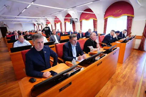 Депутаты фракций Ярославской облдумы задали вопросы губернатору