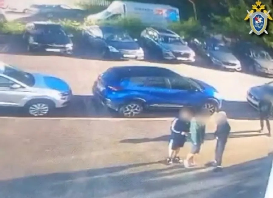 В Ярославле на улице избили и ограбили двух молодых людей