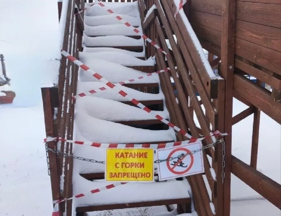 Жители Тутаева жалуются на закрытые детские горки