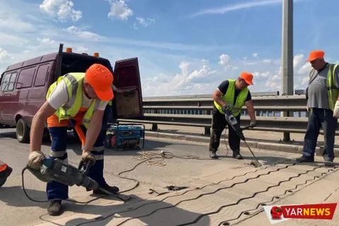 На Октябрьском мосту в Ярославле работает 9 человек