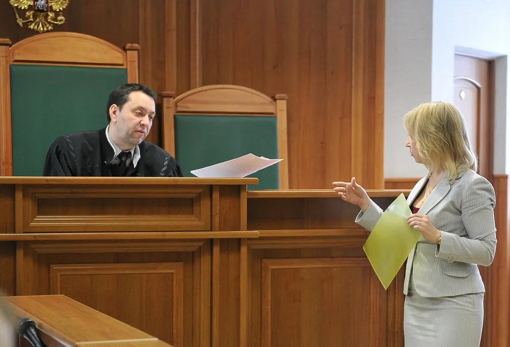 Судья  Ярославского областного суда Константин Игнатов прекратил производство по гражданскому делу по заявлению мэрии города Ярославля  к губернатору и Ярославской областной Думе