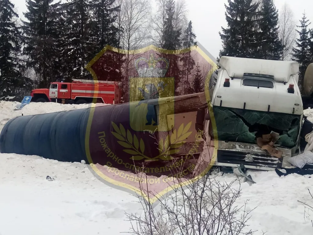 В Ярославской области погиб водитель вылетевшего в кювет бензовоза