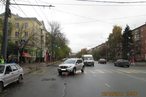 В центре Ярославля на пешеходном перекрестке легковушка сбила двух детей