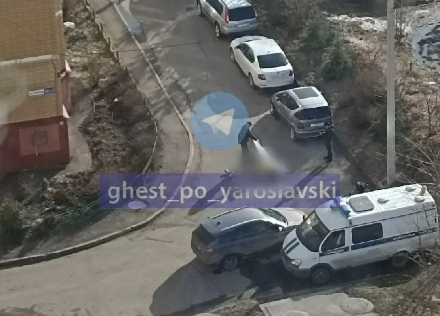 В ярославском дворе найдено тело 19-летнего молодого человека