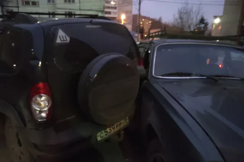 В Ярославле пьяный «Ниссан» протаранил шесть машин: видео погони