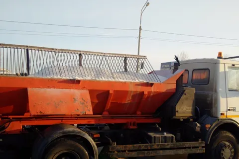 «Ярдормост» принял более 300 тонн антигололедного реагента из Москвы