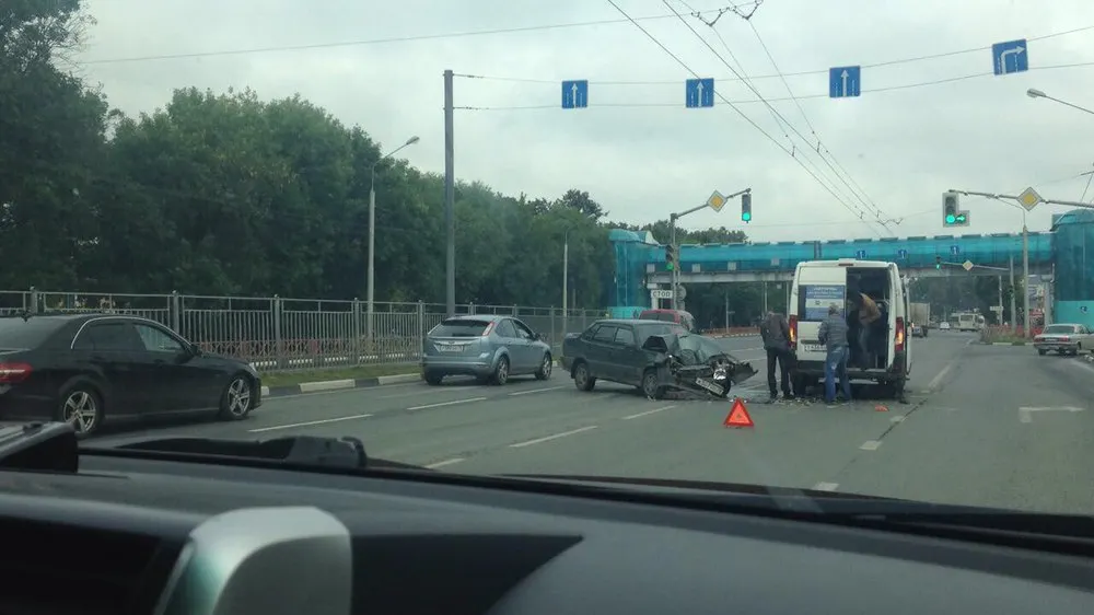 В Ярославле легковушка врезалась в маршрутку