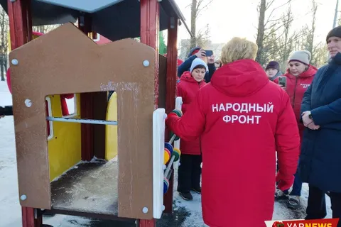 «На таком же погиб ребенок»: федеральная проверяющая осмотрела детские городки в Ярославле     