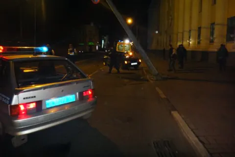 В Ярославле «Жигули» врезались в столб