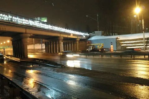 В Ярославле впервые украсили путепровод