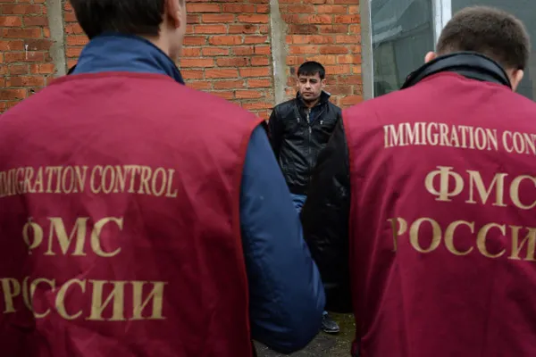 10 нелегально работающих иностранных граждан обнаружено на стройке в Ярославском районе
