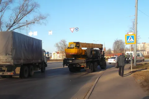 В Ярославской области автокран «Урал» наехал на пенсионерку