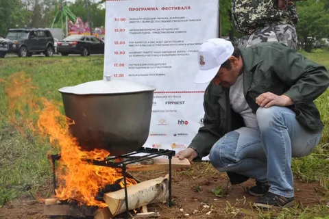 «Кулинарный батальон» Ярославского правительства сварил венгерскую уху