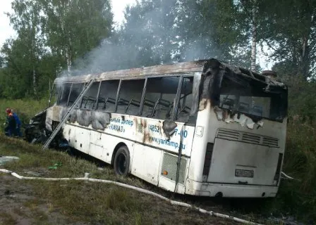 Под Тутаевом иномарка врезалась в автобус с пассажирами