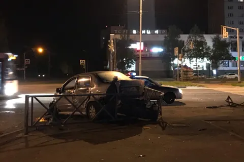 «Не проскочил»: вечером в Ярославле случилось жесткое ДТП