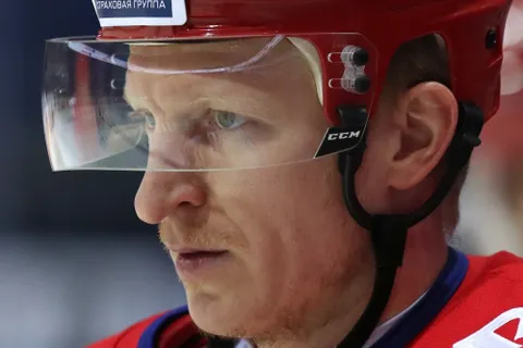 Ярославский «Локомотив» расторг контракты с тремя хоккеистами 