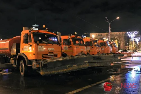 С центральных магистралей Ярославля за прошедшие выходные вывезен весь снег. Фоторепортаж