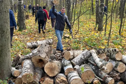 Ярославцы убрали мусор в Павловском парке