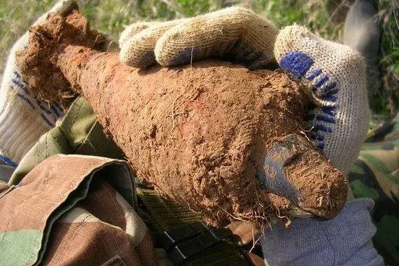 В Ярославле прямо на улице обнаружили мину