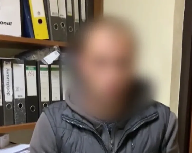 «Отнял телефон и убежал»: в Ярославле безработный ограбил девушку