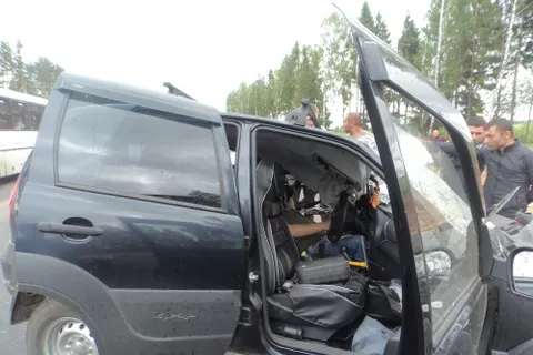 В Некрасовском районе лесовоз смял два легковых автомобиля