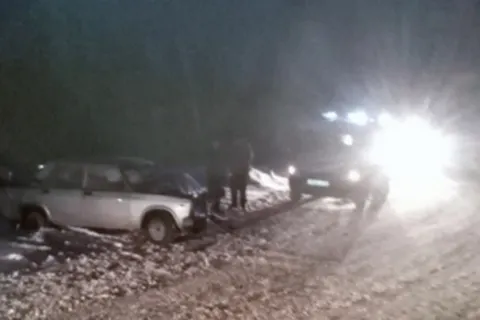 Под Рыбинском грузовик смял легковушку