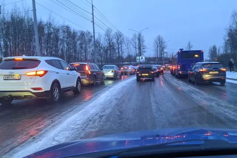 Из-за нечищеных дорог Ярославль встал в пробки