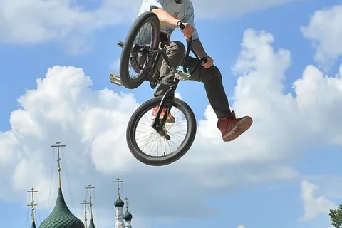 Ярославль не выбить из велосипедного седла. Фоторепортаж