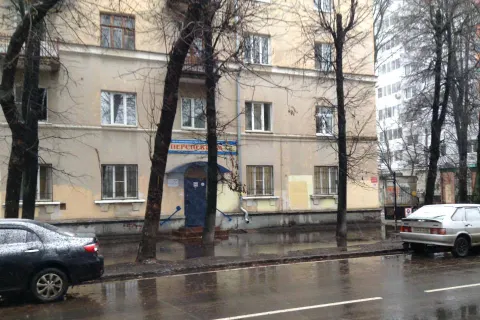 В Ярославле нашли самую большую лужу: она перед детским центром