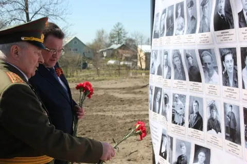 В Ярославле открыли памятник воинам-землякам из деревни Парково