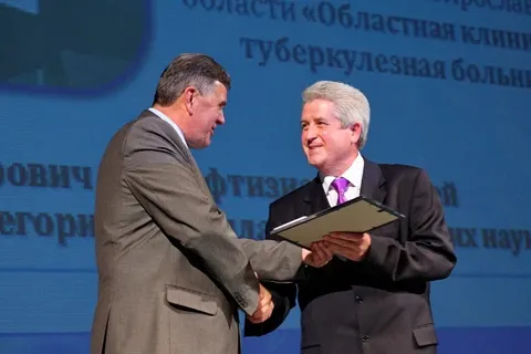 Лучшие медики Ярославской области получили награды от губернатора