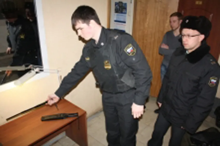 Ярославец пытался пронести на заседание суда дубинку
