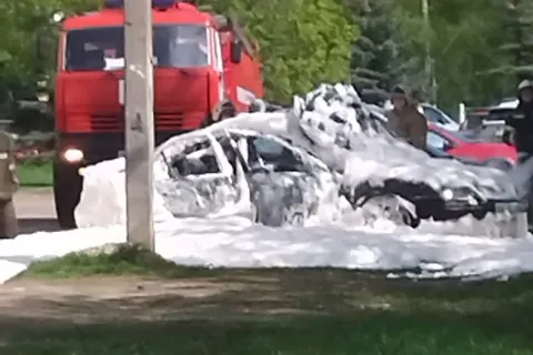 В Ярославле сгорел автомобиль – видео