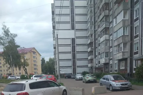 В Ярославле двор перекрыли блоками из-за желающих объехать пробку