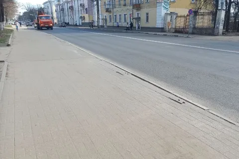 В Ярославле на проспекте Октября демонтируют заборы