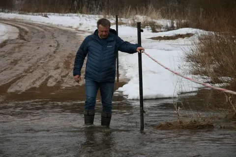 К отрезанным водой деревням в Ярославской области организована переправа