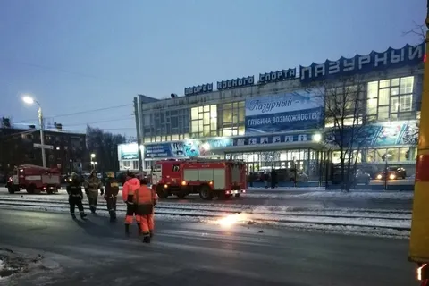 В Ярославле загорелся силовой кабель под трамвайными путями